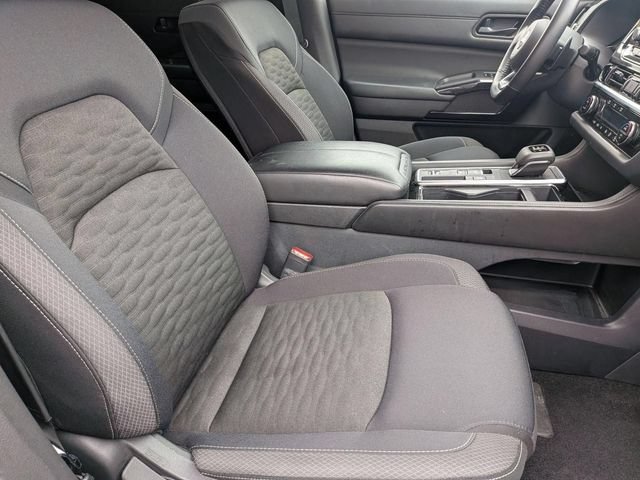 Used 2025 Nissan Pathfinder SV FWD image 26