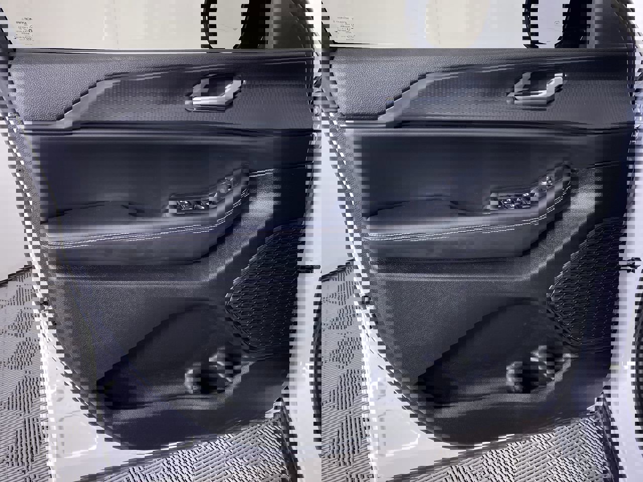 Used 2023 Jeep Grand Cherokee Altitude image 12