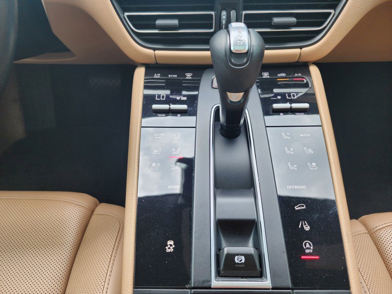 Used 2023 Porsche Macan image 16