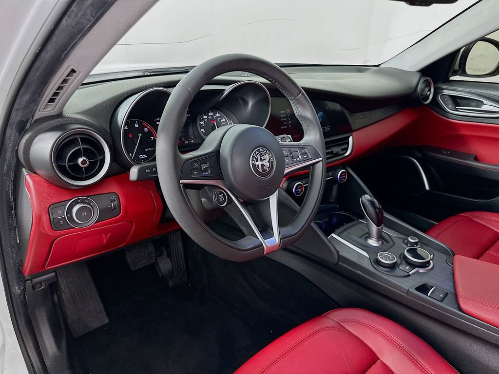 Used 2019 Alfa Romeo Giulia image 9