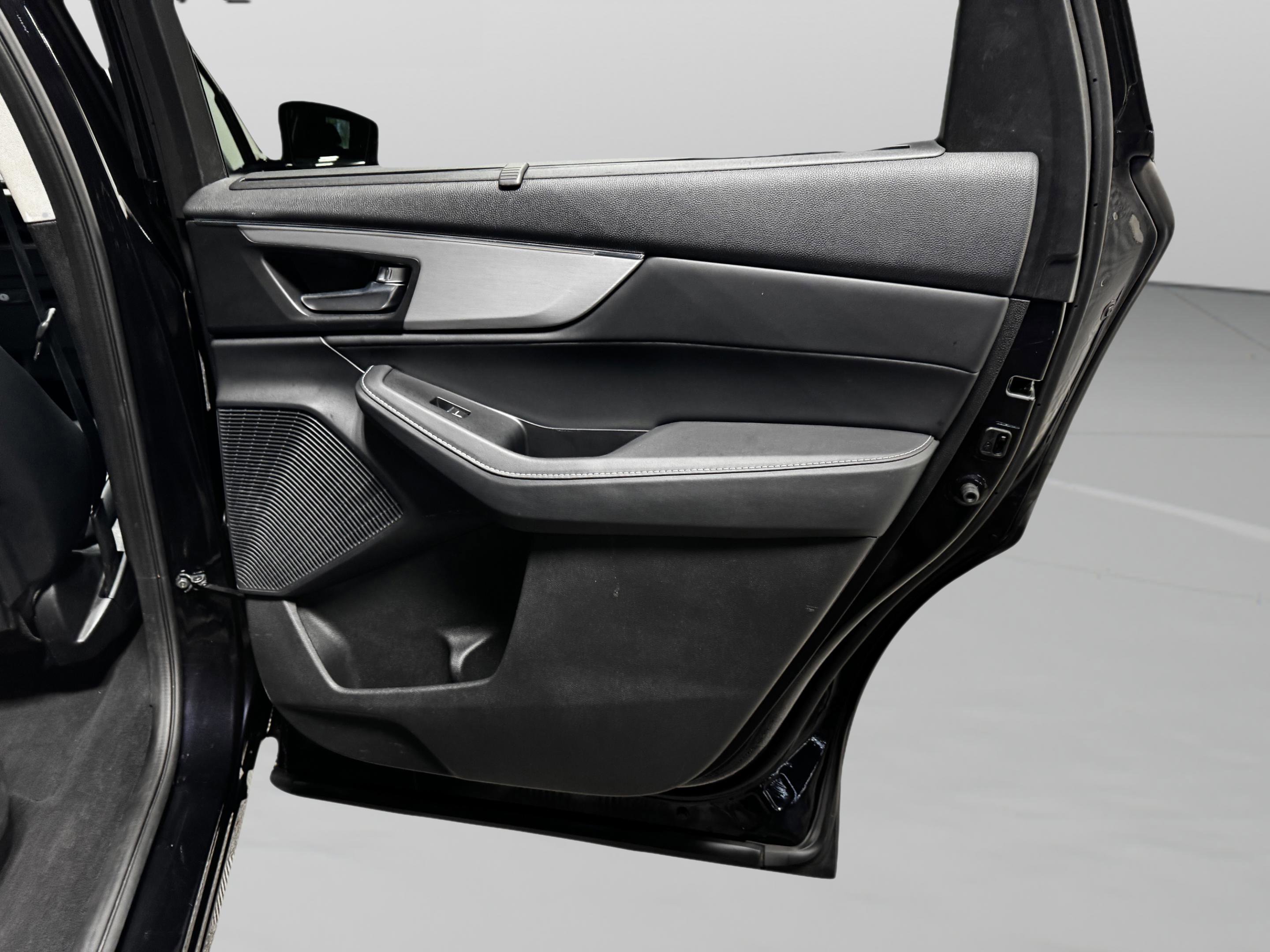 Certified 2023 Acura MDX SH-AWD w/ Technology Package image 36