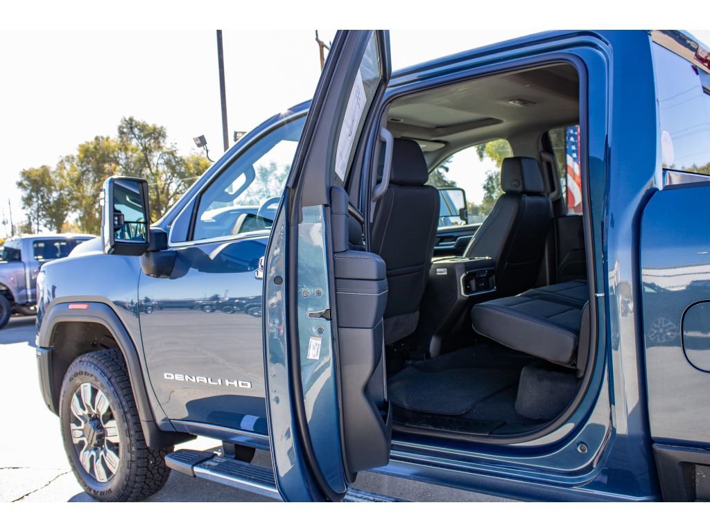 New 2026 GMC Sierra 3500 Denali w/ Denali Reserve Package image 35