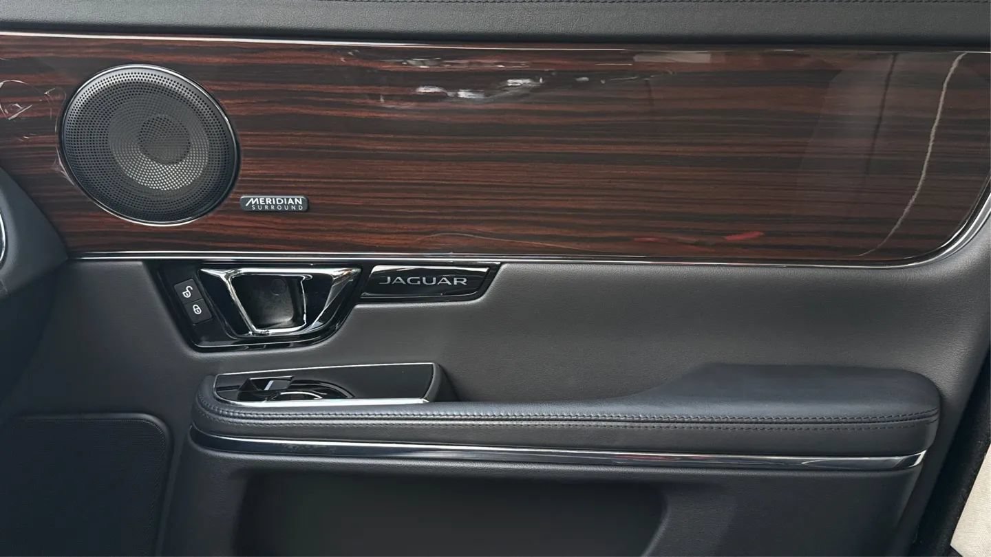 Used 2016 Jaguar XJ R-Sport RWD image 44