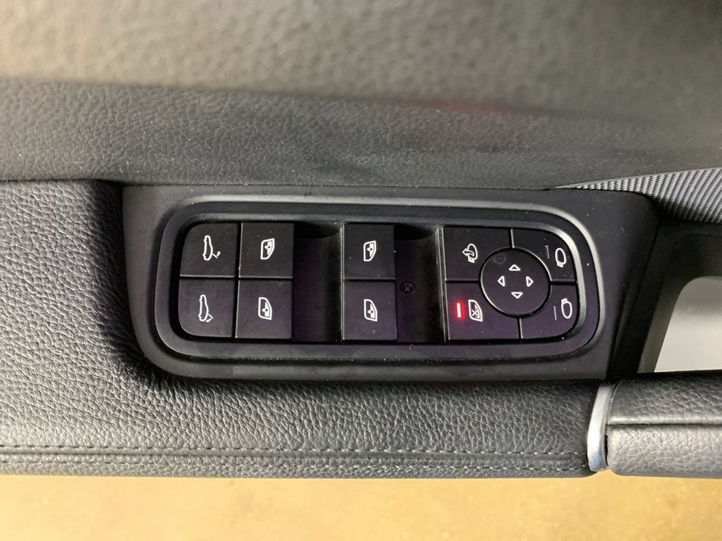 Used 2022 Porsche Cayenne AWD/4WD image 17