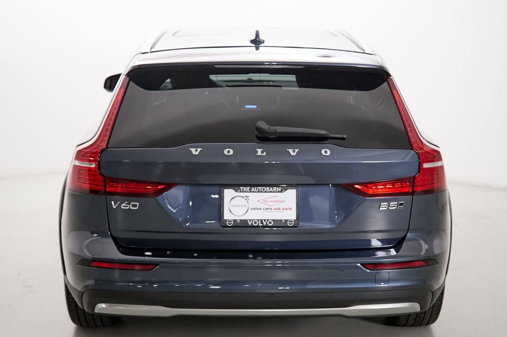 Certified 2025 Volvo V60 B5 Cross Country Ultra AWD/4WD image 8