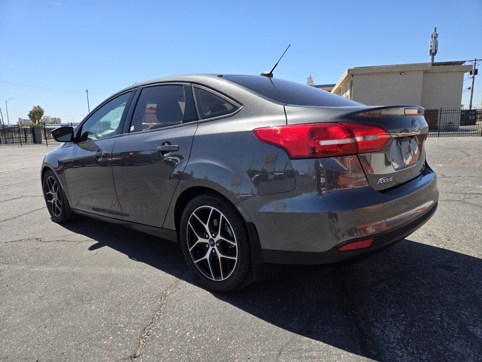 Used 2017 Ford Focus SE FWD image 3