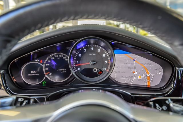 Used 2020 Porsche Panamera image 18