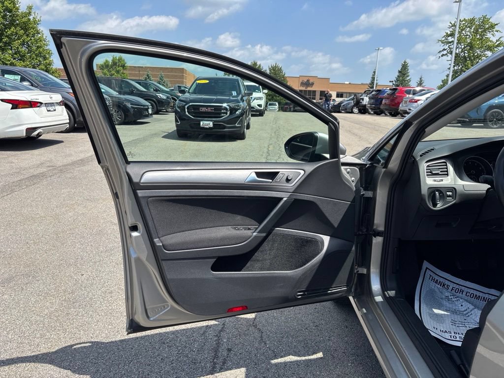 Used 2017 Volkswagen Golf S AWD/4WD image 16