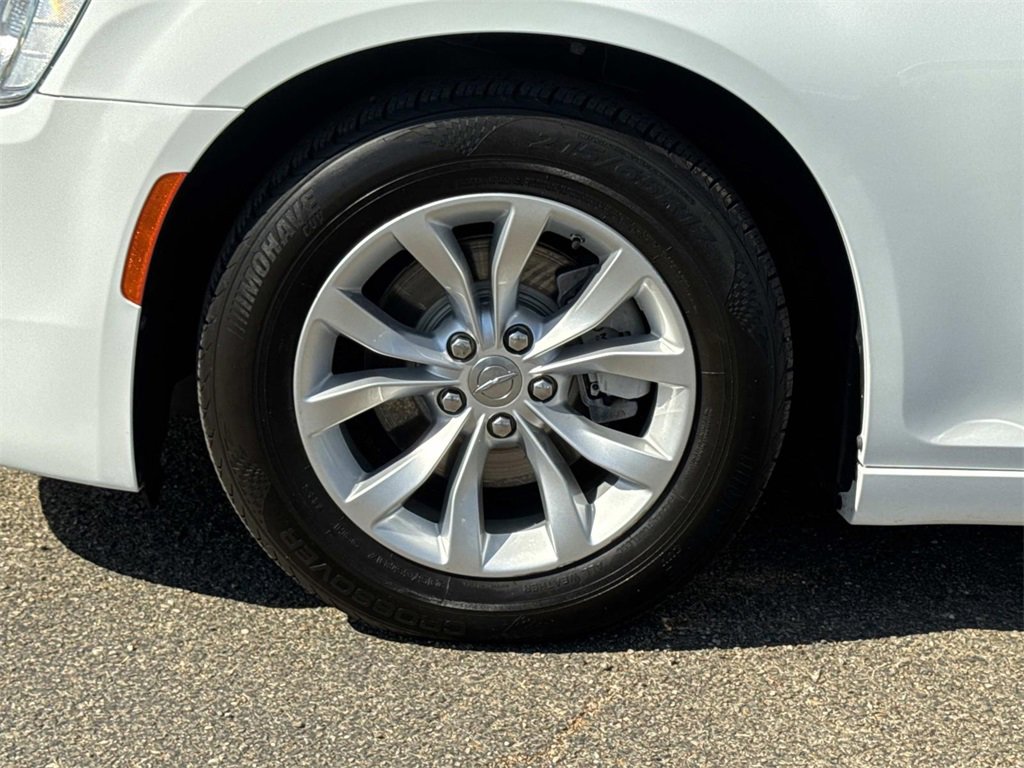 Used 2023 Chrysler 300 Touring image 28