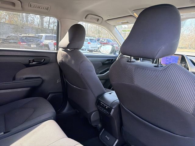 Used 2024 Toyota Highlander LE image 20