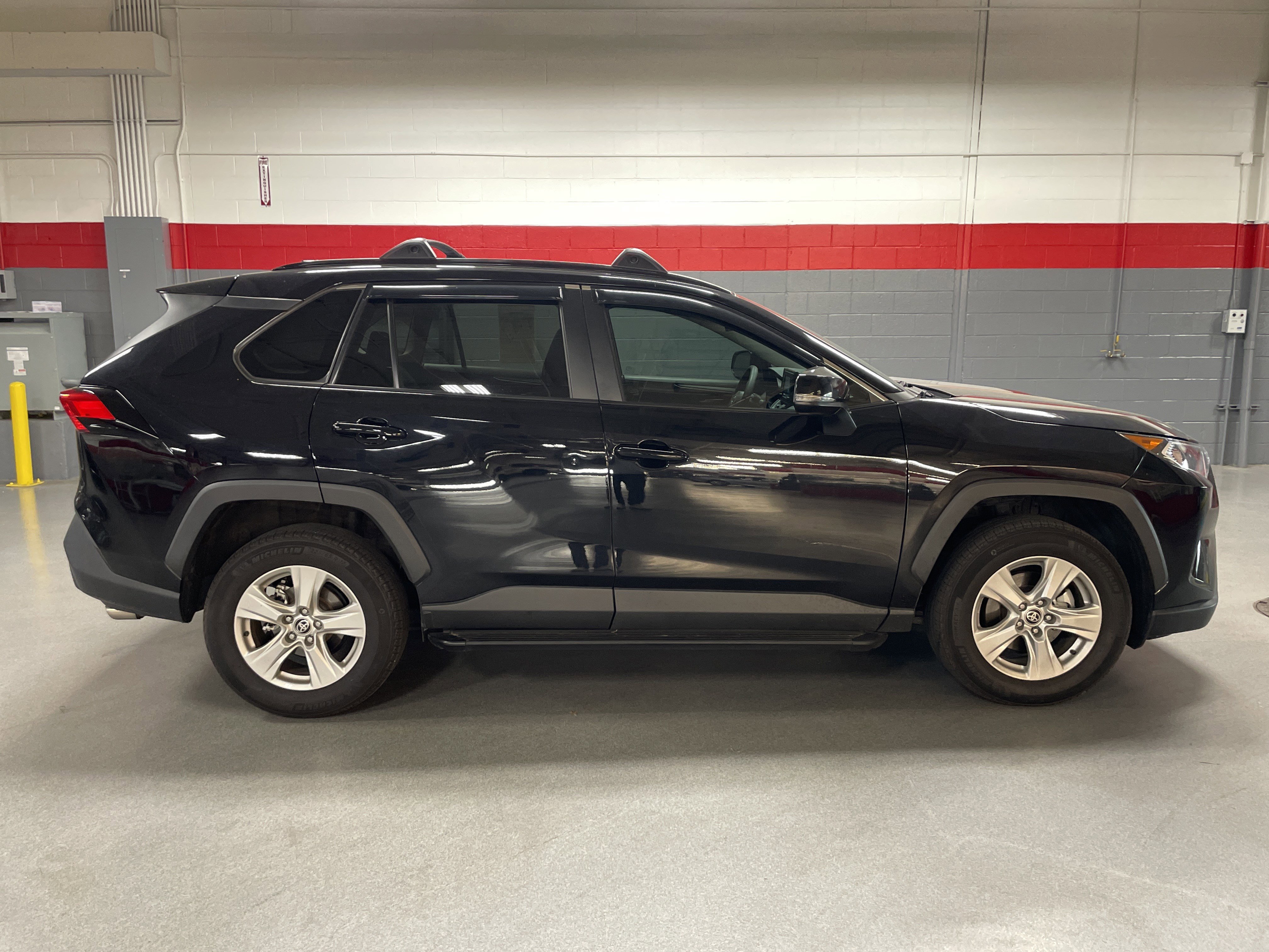 Used 2021 Toyota RAV4 XLE w/ Convenience Package FWD image 35