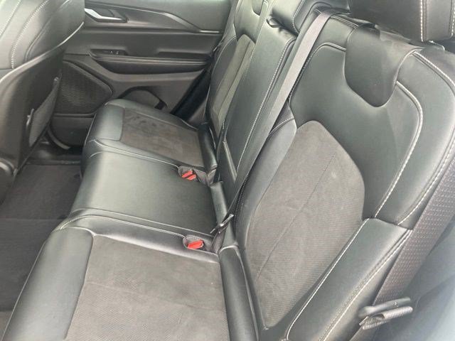Used 2023 Jeep Grand Cherokee Altitude AWD/4WD image 22