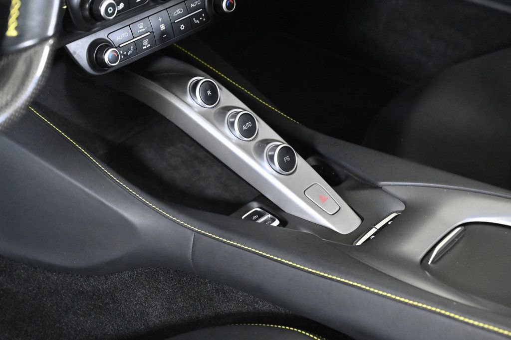 Used 2020 Ferrari Portofino image 17