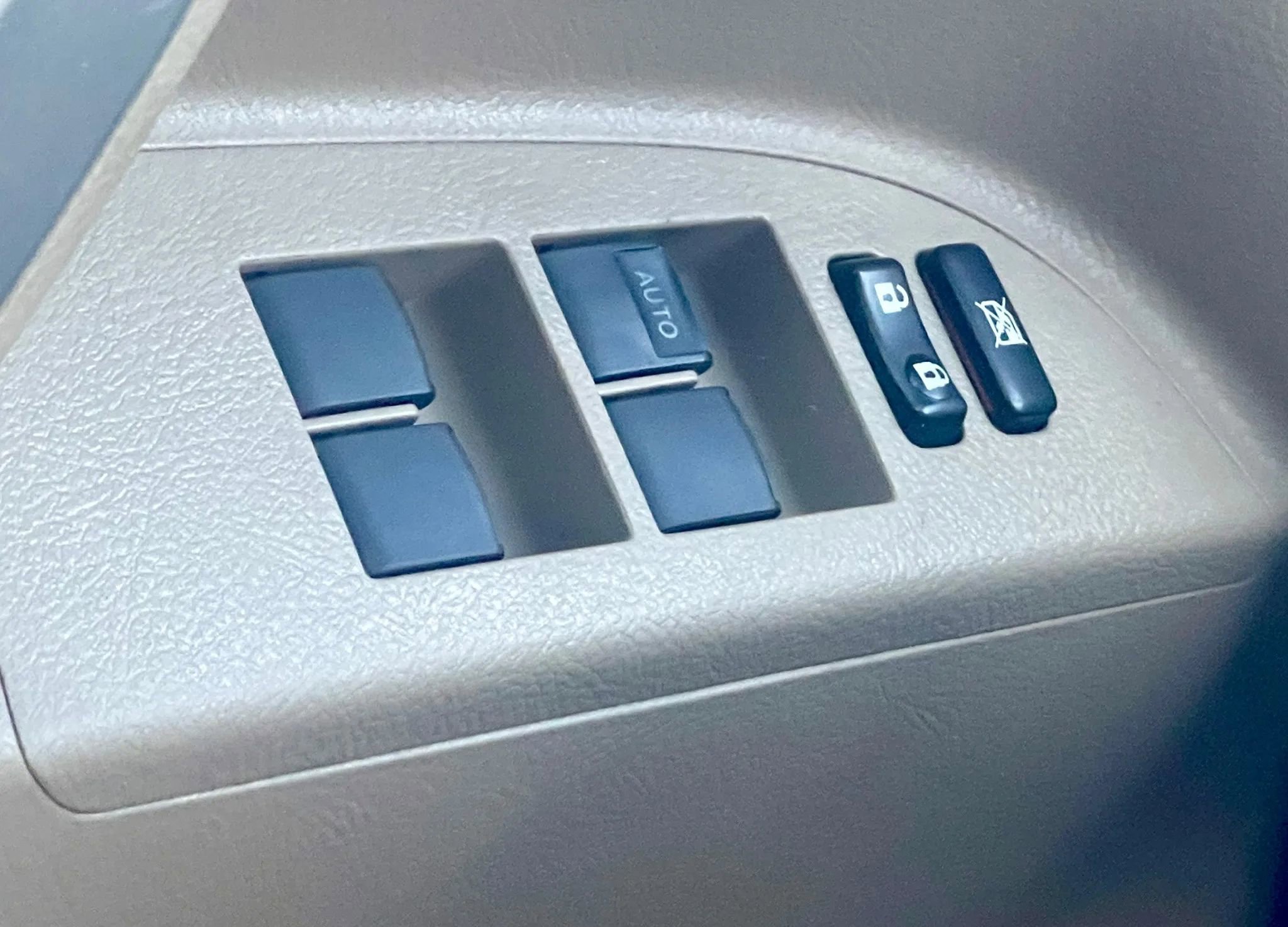 Used 2012 Toyota Highlander SE image 16