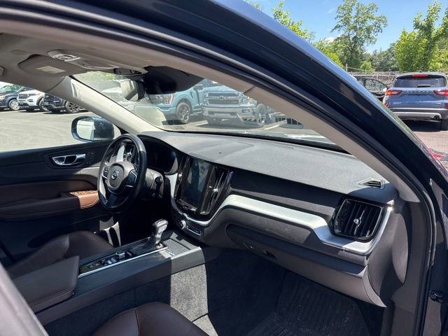 Used 2018 Volvo XC60 T5 Momentum w/ Convenience Package AWD/4WD image 10