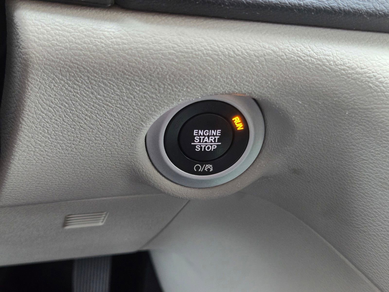 Used 2023 Chrysler Voyager LX image 19