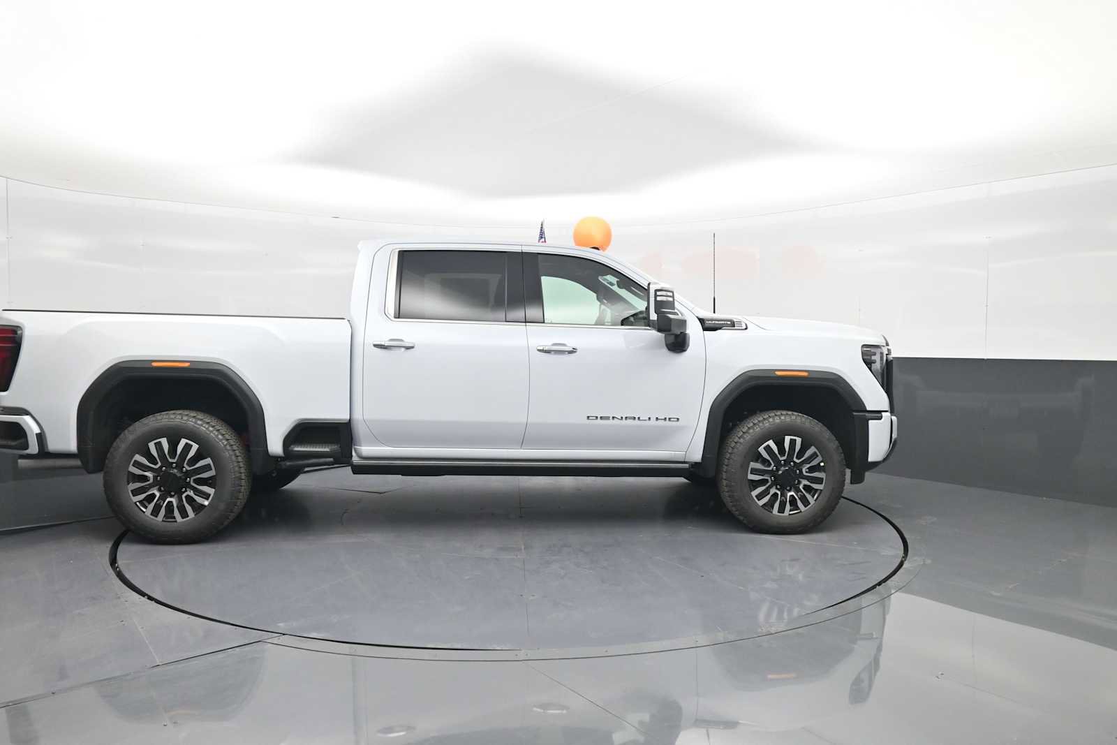 New 2026 GMC Sierra 3500 Denali Ultimate AWD/4WD image 9