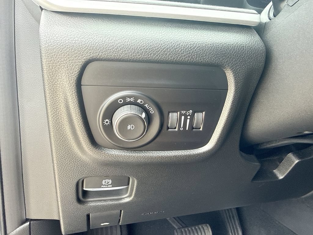 Used 2023 Jeep Grand Cherokee Limited AWD/4WD image 28