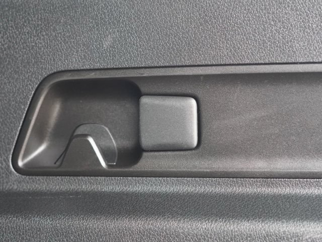 Used 2022 Mercedes-Benz GLE 350 4MATIC w/ Premium Package image 46