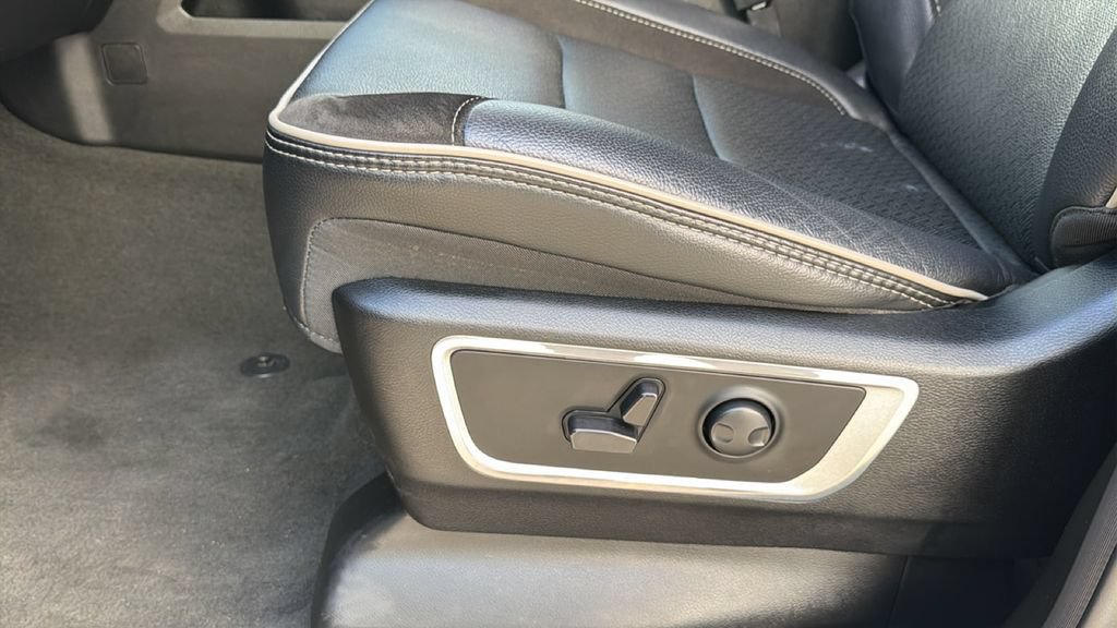 Used 2024 RAM 1500 Laramie AWD/4WD image 14