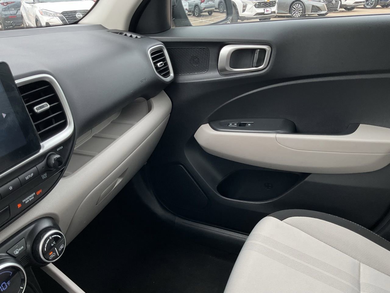 Used 2025 Hyundai Venue SEL image 36