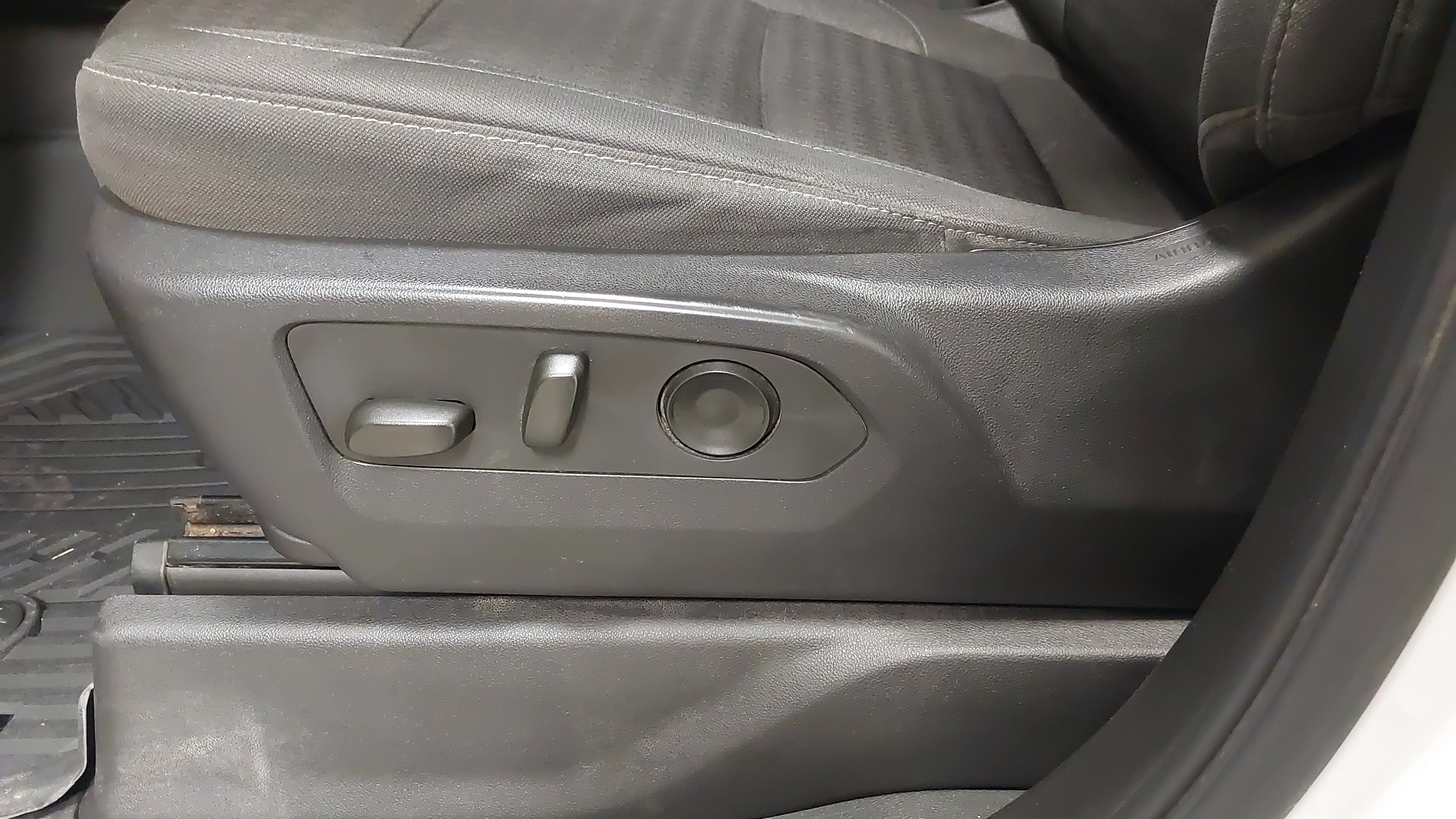 Used 2024 Chevrolet Silverado 2500 LT AWD/4WD image 22