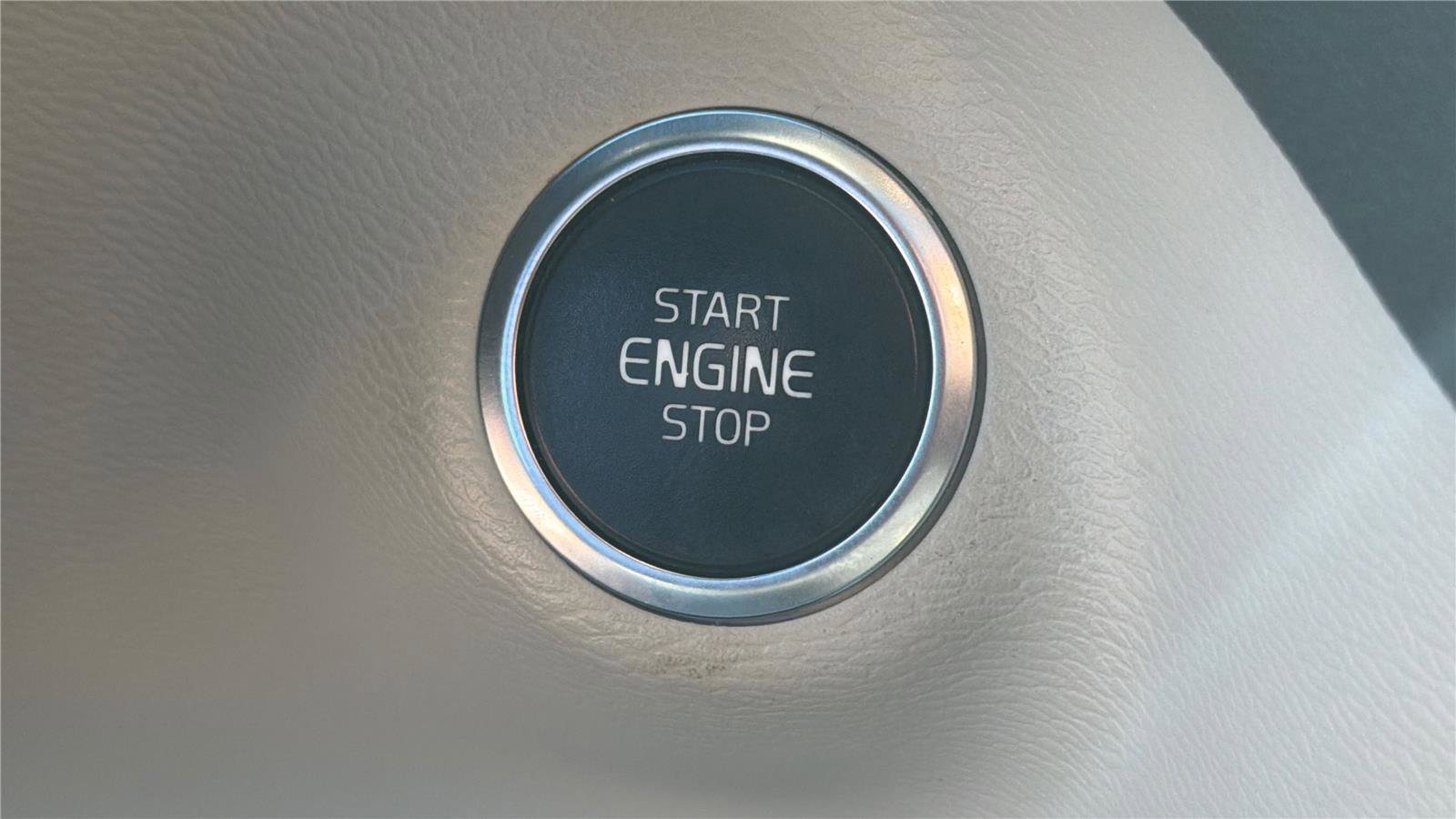 Used 2019 Volvo XC40 T5 Momentum image 29