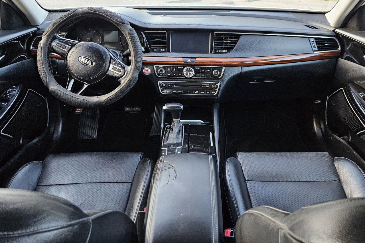 Used 2017 Kia Cadenza Premium w/ Luxury Package image 14