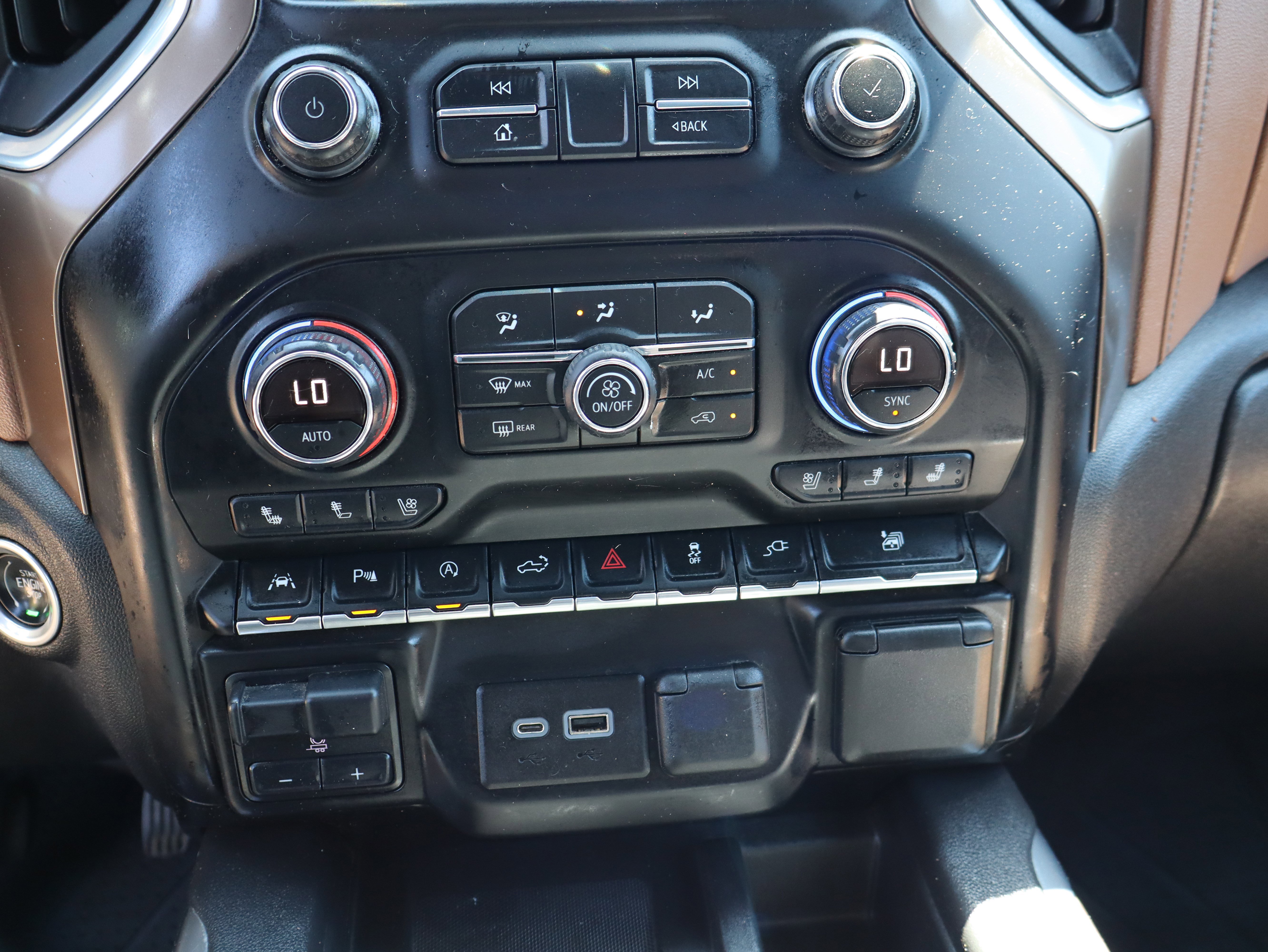 Used 2019 Chevrolet Silverado 1500 High Country w/ Technology Package AWD/4WD image 42