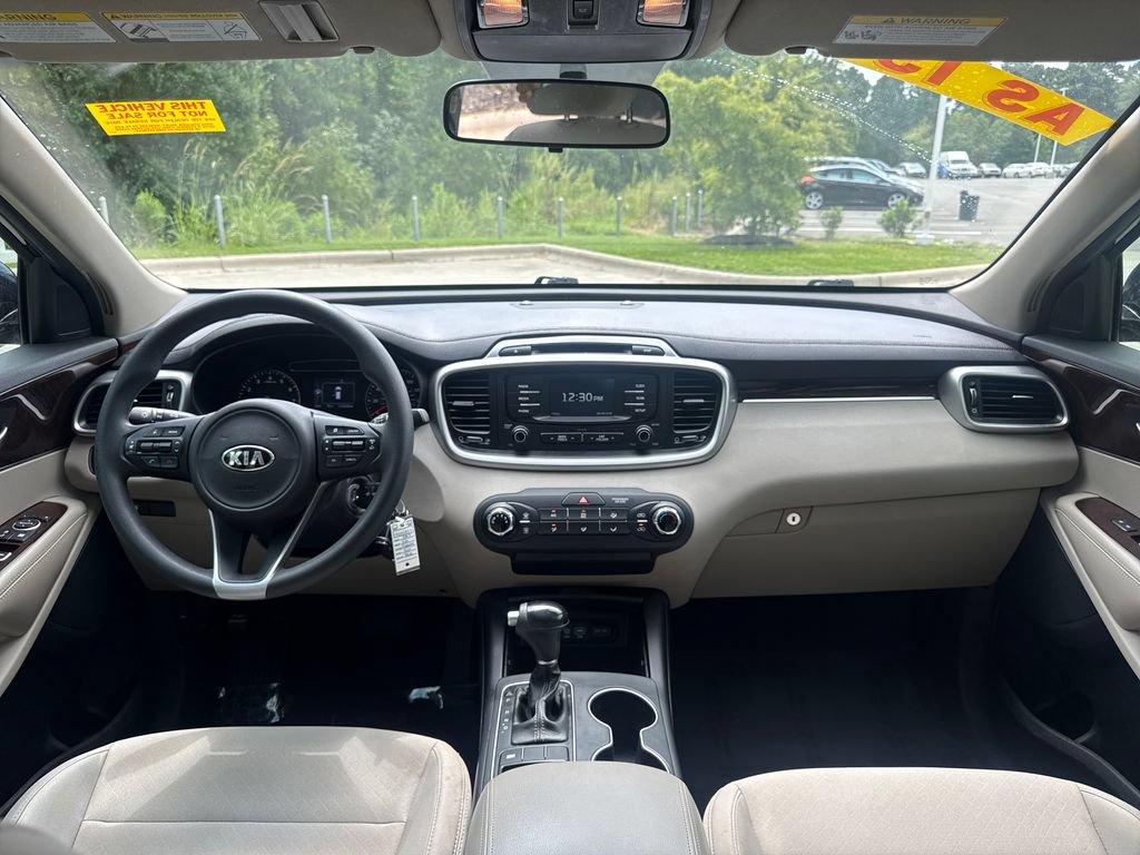 Used 2017 Kia Sorento FWD image 16