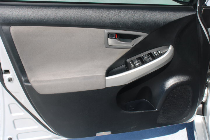 Used 2015 Toyota Prius Three w/ Solar Roof Package FWD image 9