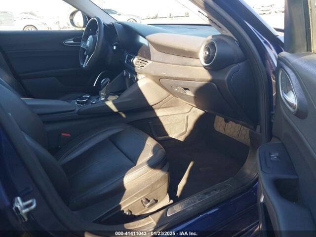 Used 2018 Alfa Romeo Giulia Base 4dr Sedan image 5