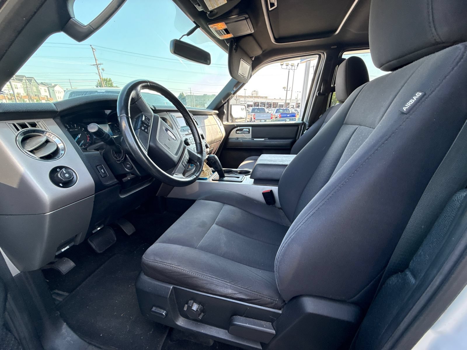 Used 2017 Ford Expedition EL XLT RWD image 2