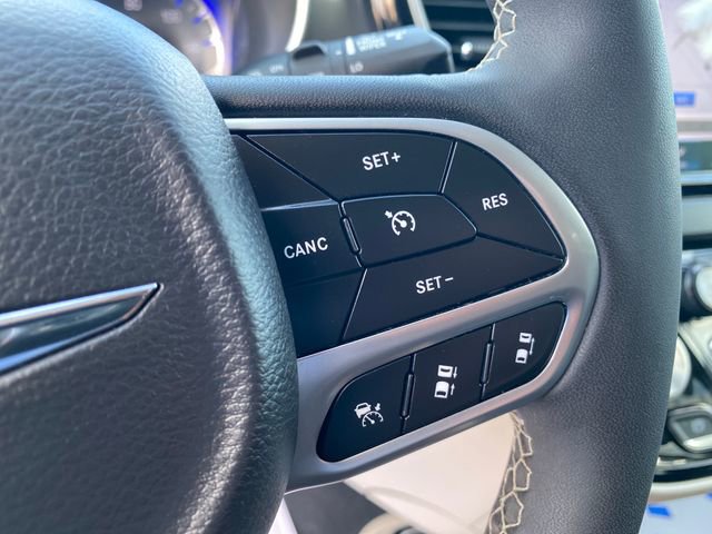 Used 2024 Chrysler Pacifica Touring-L image 35