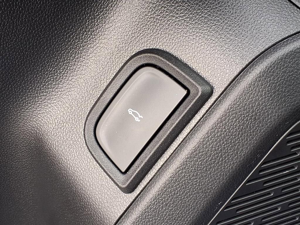 Used 2025 GMC Terrain Elevation w/ Elevation Premium Package image 22