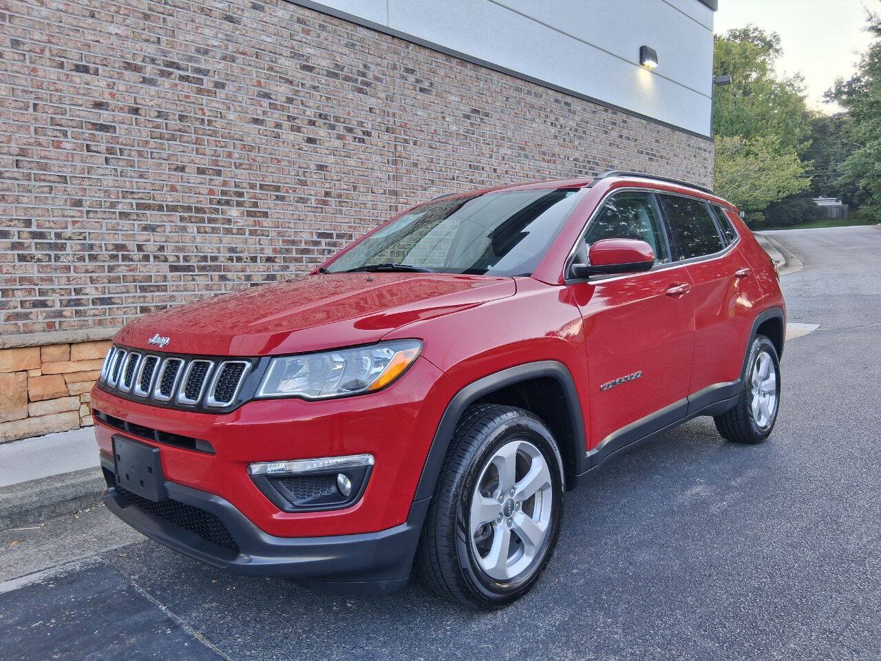 Used 2020 Jeep Compass Latitude AWD/4WD image 1