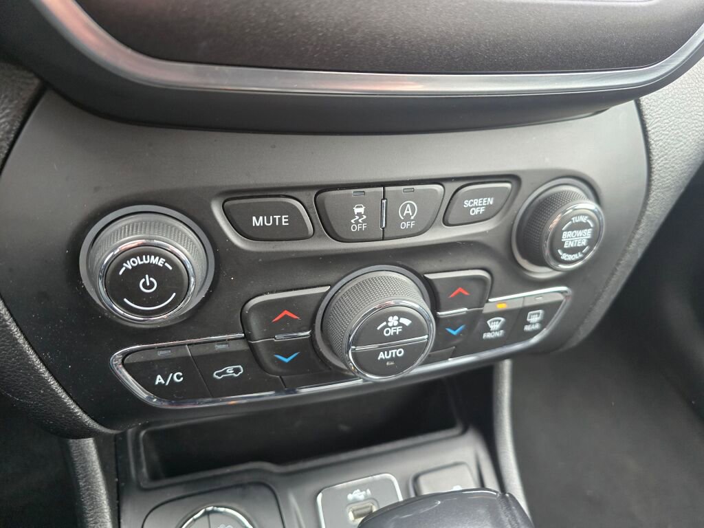 Used 2022 Jeep Cherokee Trailhawk w/ Trailer Tow Group image 30