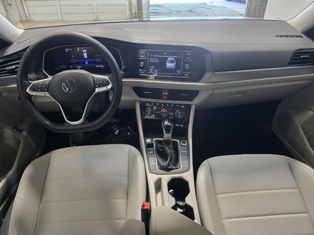 Used 2024 Volkswagen Jetta SE FWD image 17