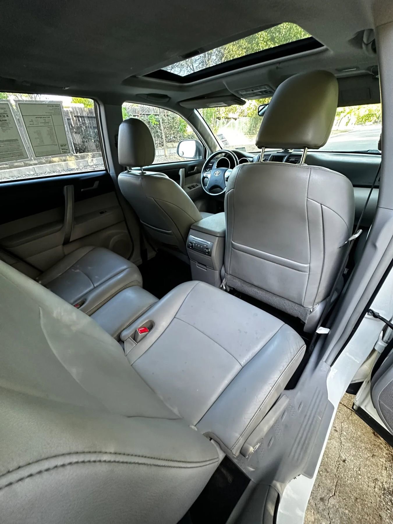 Used 2013 Toyota Highlander SE FWD image 23