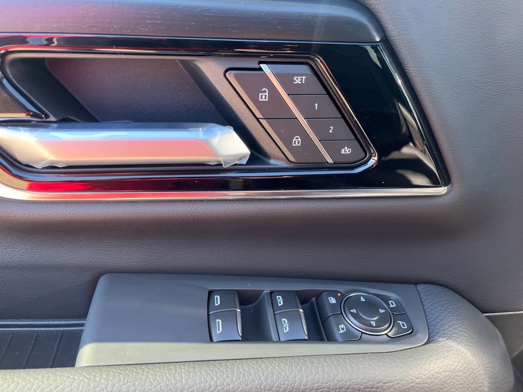 New 2026 GMC Yukon XL Denali w/ Denali Reserve Package image 11