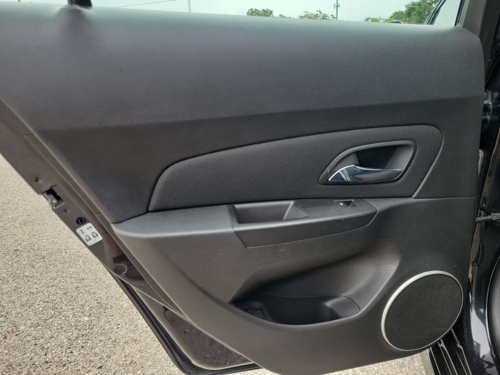 Used 2016 Chevrolet Cruze LT w/ Sun And Sound Package FWD image 8