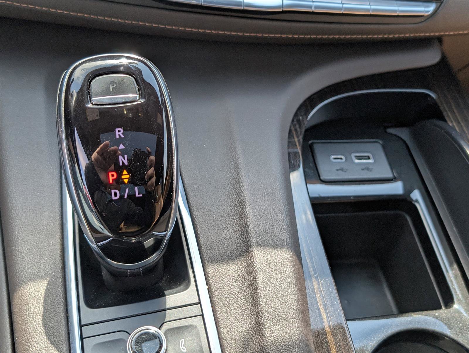 Used 2022 Cadillac Escalade Premium Luxury image 33