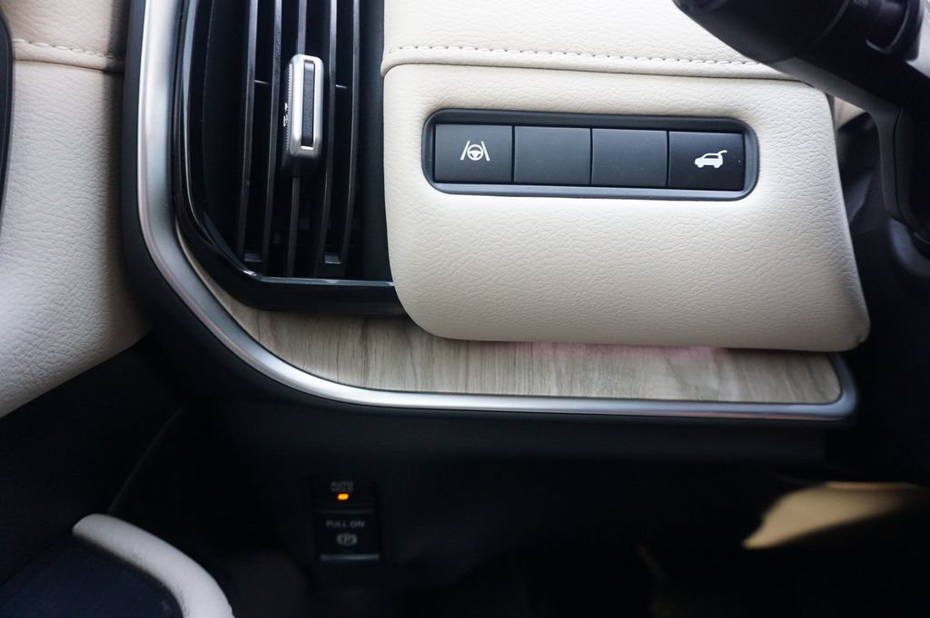 Used 2025 Nissan Armada Platinum RWD image 5