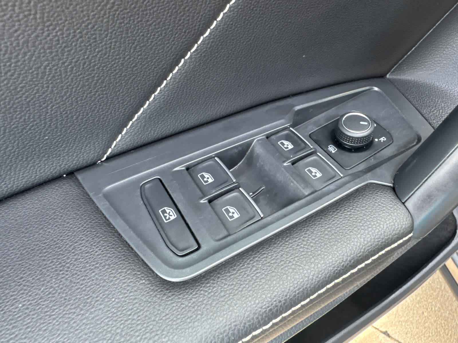 Certified 2024 Volkswagen Tiguan SE image 23