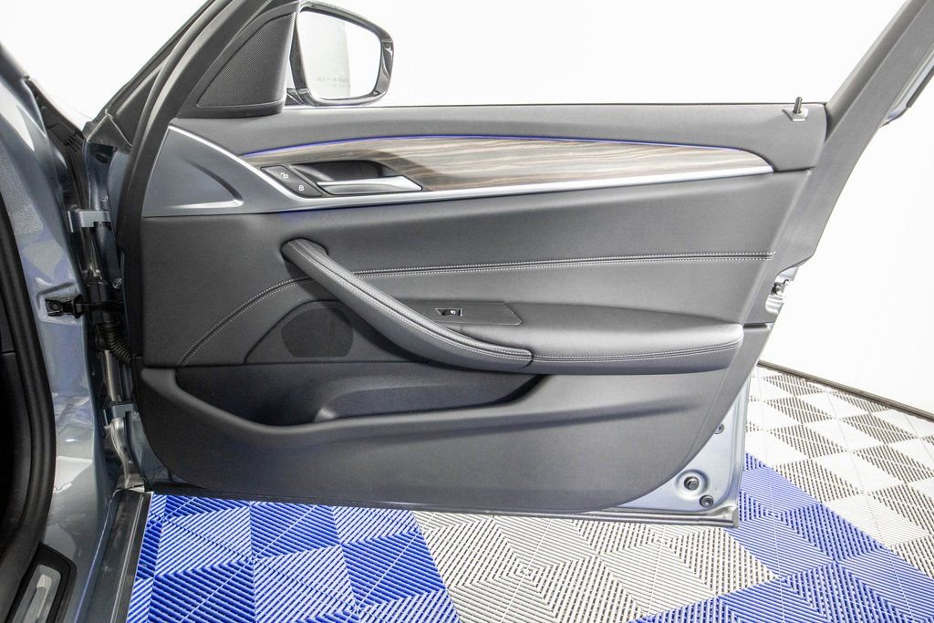 Used 2023 BMW 540i w/ Convenience Package image 15