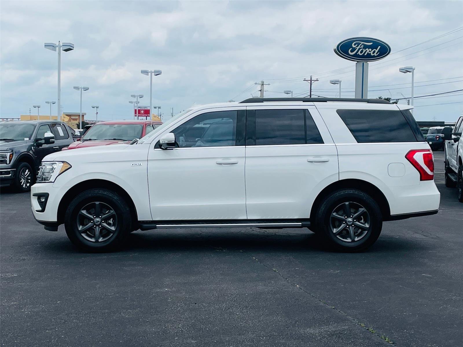 Used 2020 Ford Expedition XLT w/ Equipment Group 202A AWD/4WD image 6