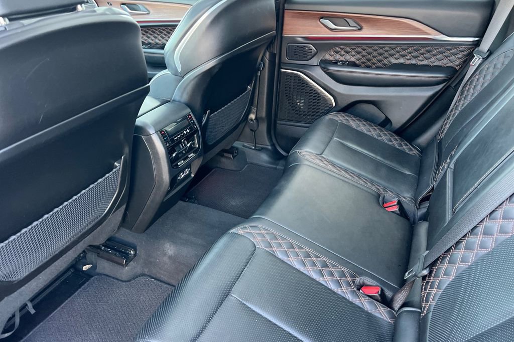 Used 2024 Jeep Grand Cherokee Summit AWD/4WD image 12