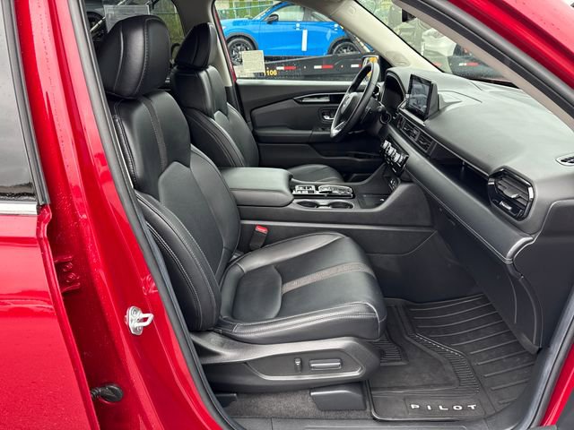 Used 2025 Honda Pilot Touring image 9