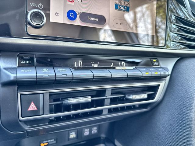 Used 2025 Toyota Camry LE image 27