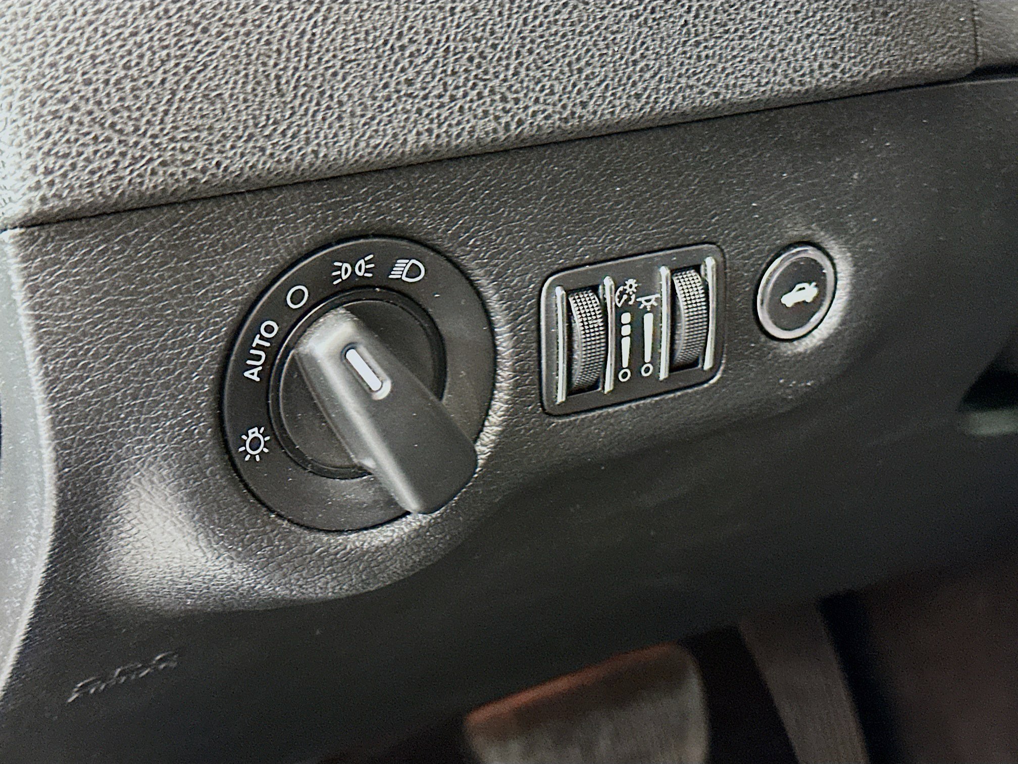 Used 2022 Dodge Charger SXT RWD image 16
